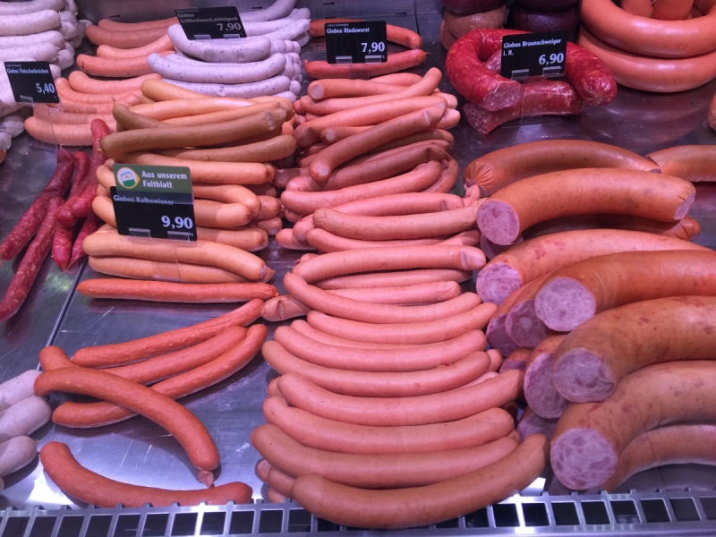 charcuterie-LA CRAU-min_sausages_meat_butchery-1069321